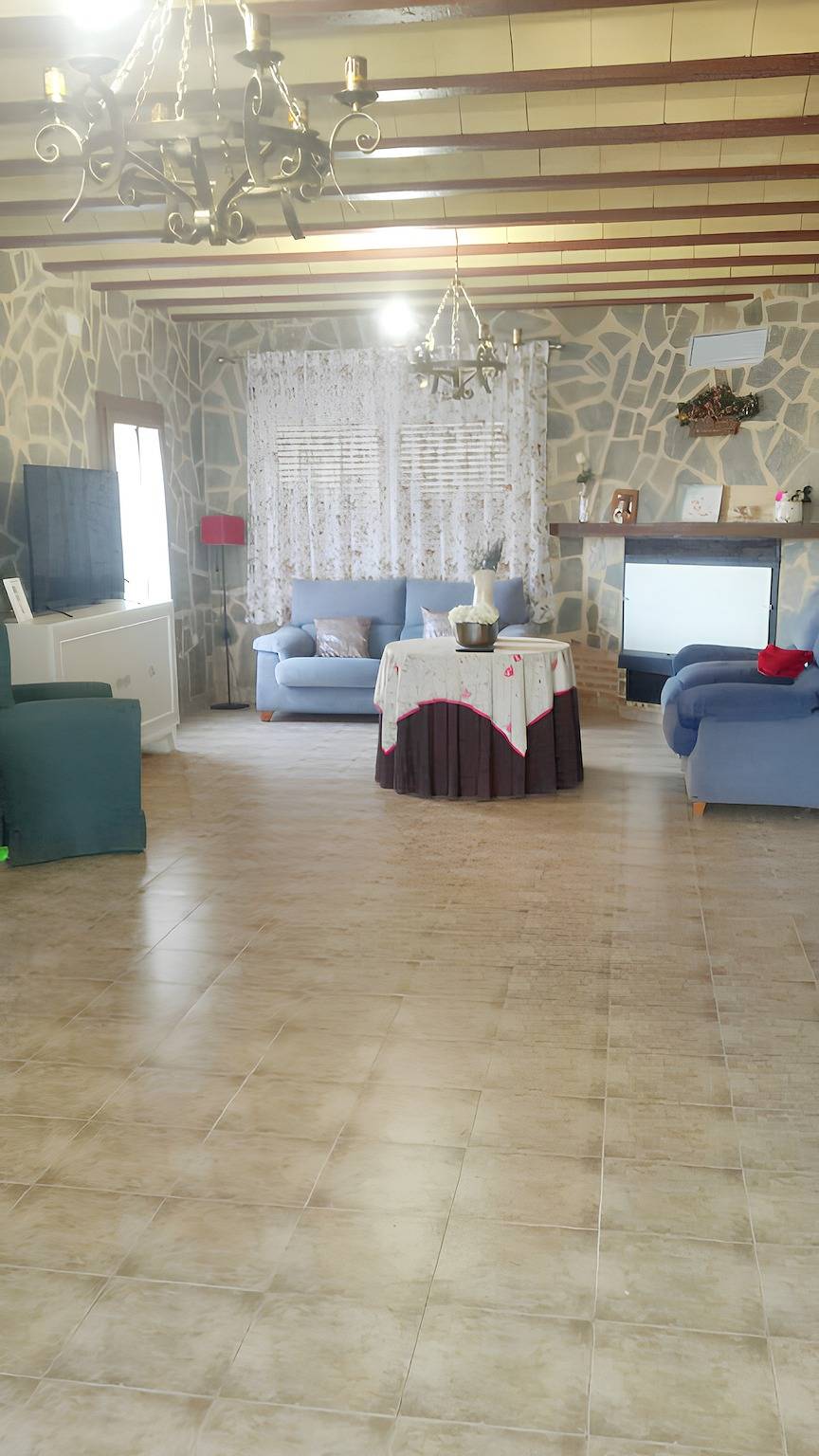 Entire apartment, Spacious Apartment in Villarrobledo with Shared Pool in Villarrobledo, Albacete Province