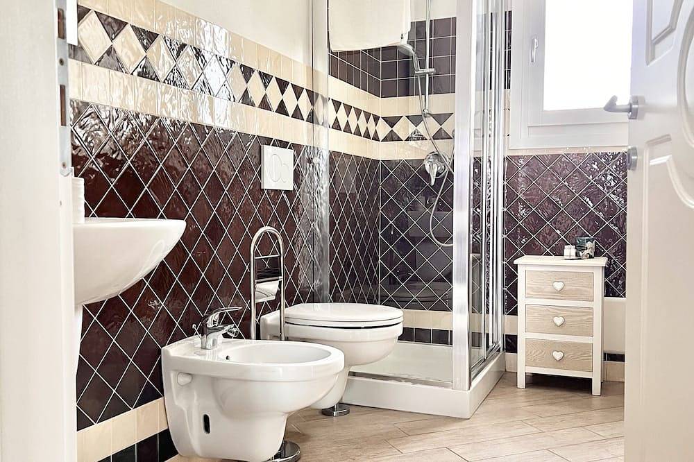 Villa con 2 camere da letto, piscina privata, vicino alla spiaggia e ai negozi, di recente costruzione in Codaruina/Valledoria, Valledoria