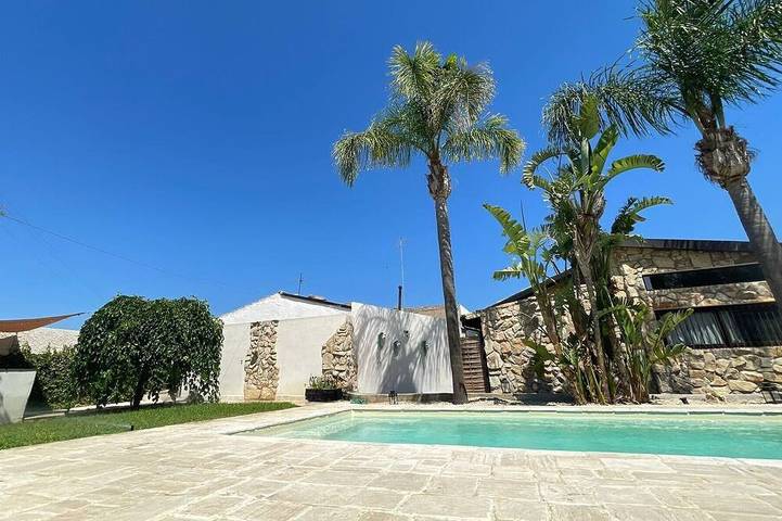 Villa per 9 persone, con piscina a Floridia