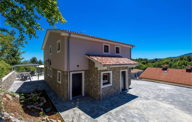 Ferienhaus für 8 Personen, mit Ausblick und Terrasse sowie Garten