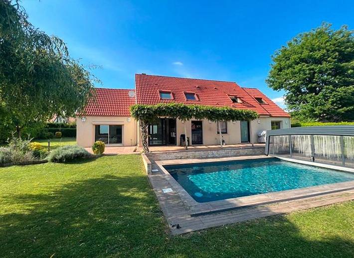Gîte pour 2 personnes, avec terrasse et piscine à Montfort-l'Amaury