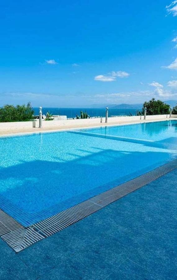 Maison de vacances pour 7 personnes, avec piscine et jardin ainsi que vue et terrasse, animaux acceptés