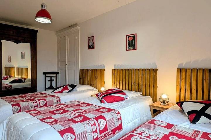 Location de vacances pour 14 personnes, avec balcon et jardin à Domeyrat - 2