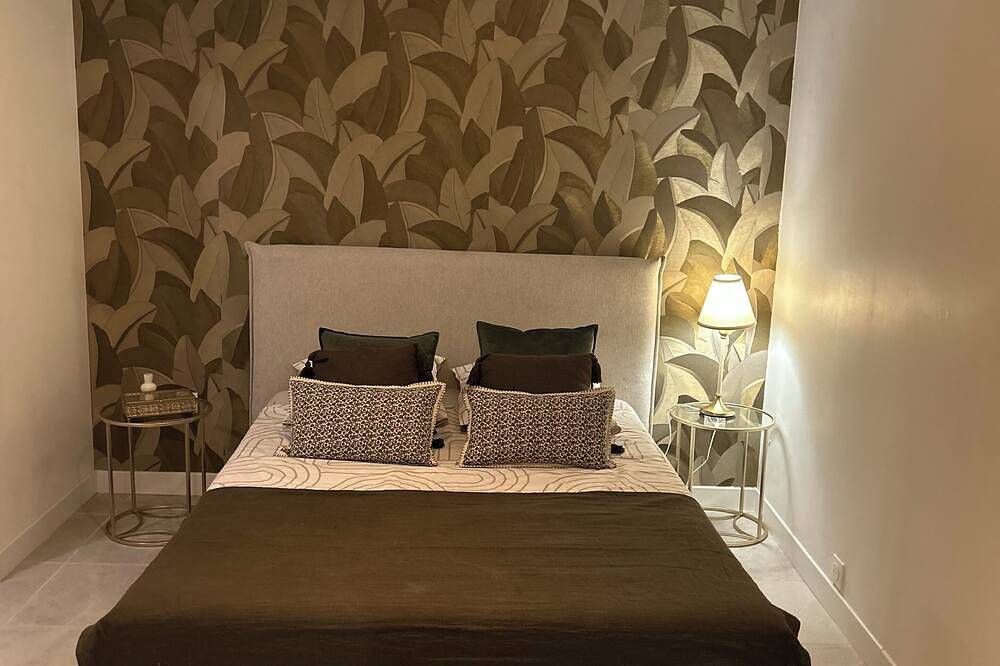 Apartamento entero, Le Petit Rocher Doré: a unique getaway with a view of the Rock. in Pierrelatte, Región de Nyons