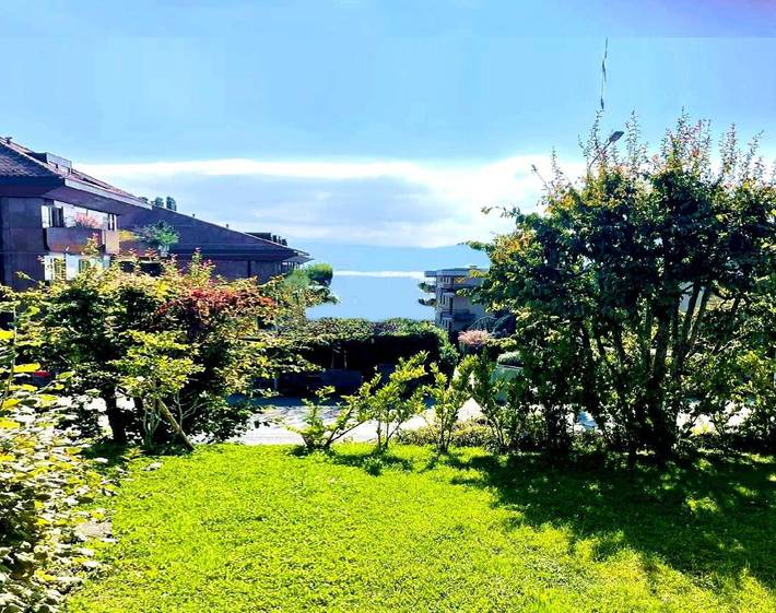 Gîte pour 4 personnes, avec Terrasse ainsi que Vue sur le lac et Vue à Pully