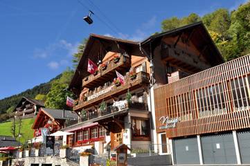 Hôtel pour 2 personnes, avec jacuzzi ainsi que sauna et balcon à Champéry