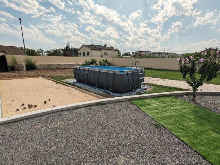 Location de vacances pour 11 personnes, avec terrasse ainsi que jardin et piscine à Saint-Didier-sous-Aubenas - 2