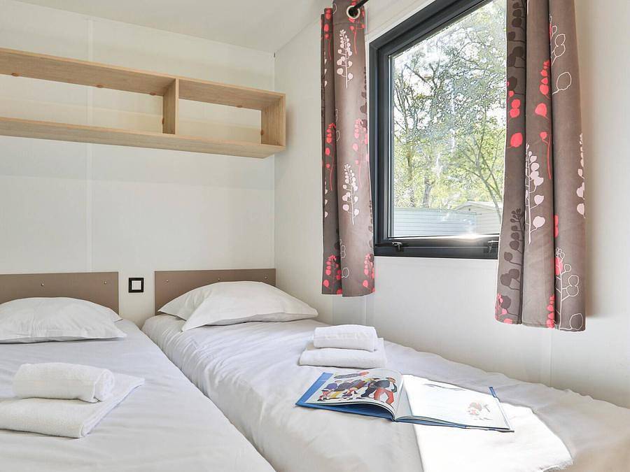 Camping Domaine du Logis - Mobilhome 6 personnes - Mobil-home | Comfort | 3 Ch. | 6 Pers. | Terrasse simple | Tv in La Chapelle-aux-Filtzméens, Région de Saint-Malo