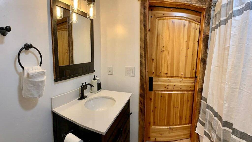 Lester’s Cottage - Riverfront Retreat in Lolo Nationalwald