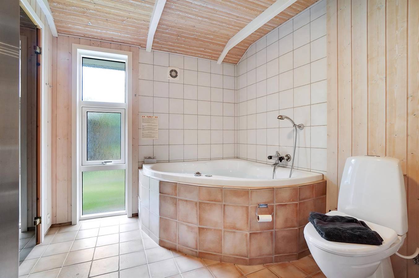 Pet friendly home in Højby with sauna in Gudmindrup Lyng, Højby