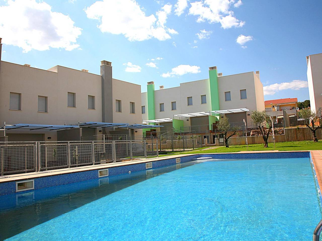 Large houses with terrace and pool for 6 people. Ref.via augusta-6 in Creixell, Costa Dorada