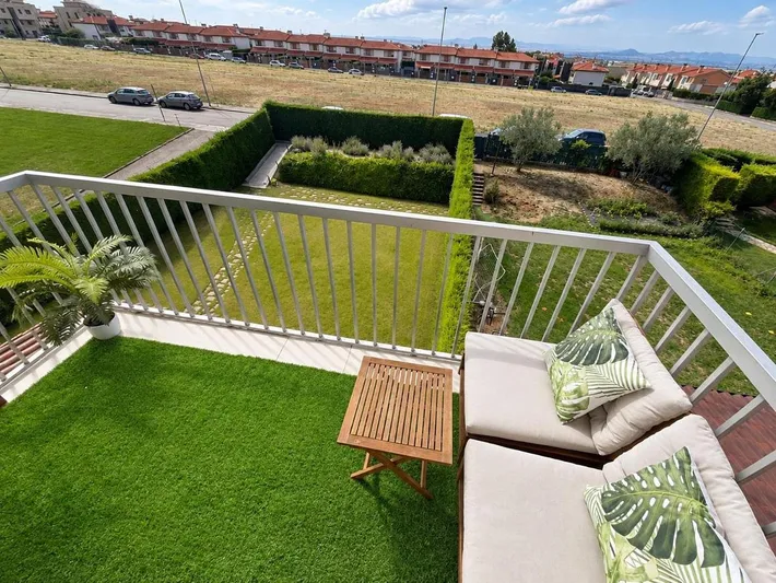 Apartamento de vacaciones para 4 personas, con terraza además de vistas y piscina - 1