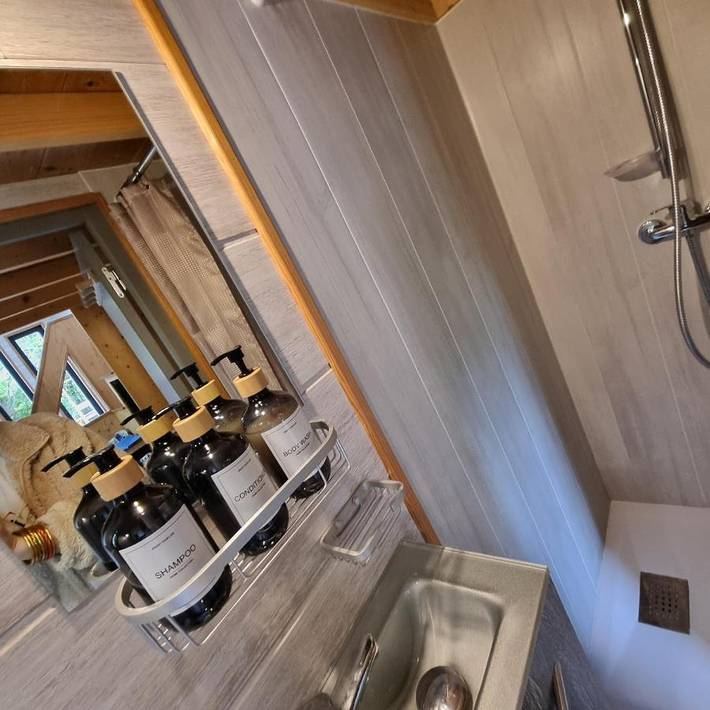 Tente pour 4 personnes, avec vue et terrasse, animaux acceptés en Haute-Loire - 3