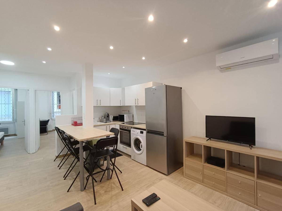 Appartement entier, T3 rénové avec cour, Intra Muros Avignon in Avignon, Vaucluse