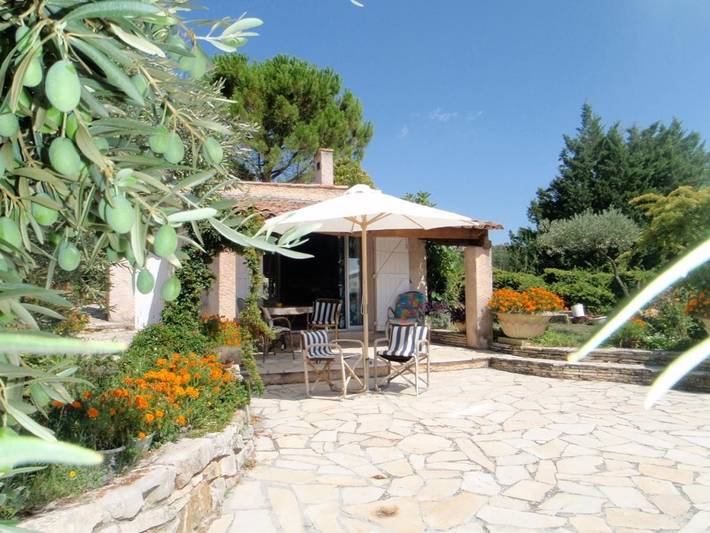 Location de vacances pour 6 personnes, avec piscine ainsi que jardin et vue, adapté aux familles à La Verdière - 3