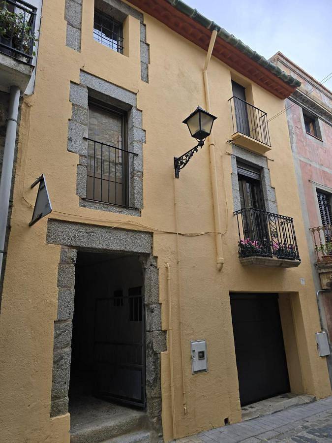 Location de vacances pour 5 personnes, avec terrasse et vue à Maçanet de Cabrenys