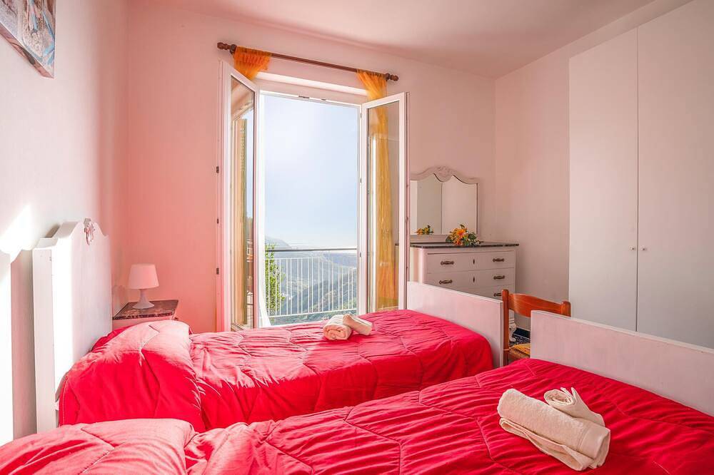 Appartamento intero, Appartamento che accetta animali. in Bracco (Moneglia), Moneglia