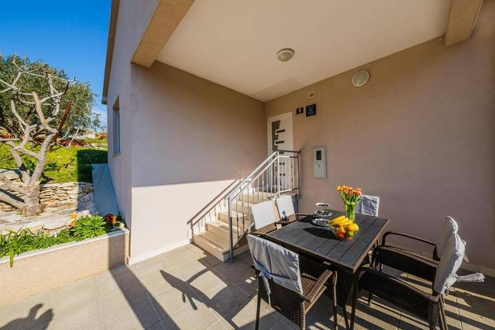 Villa pour 5 personnes, avec balcon et vue dans Vis - 2