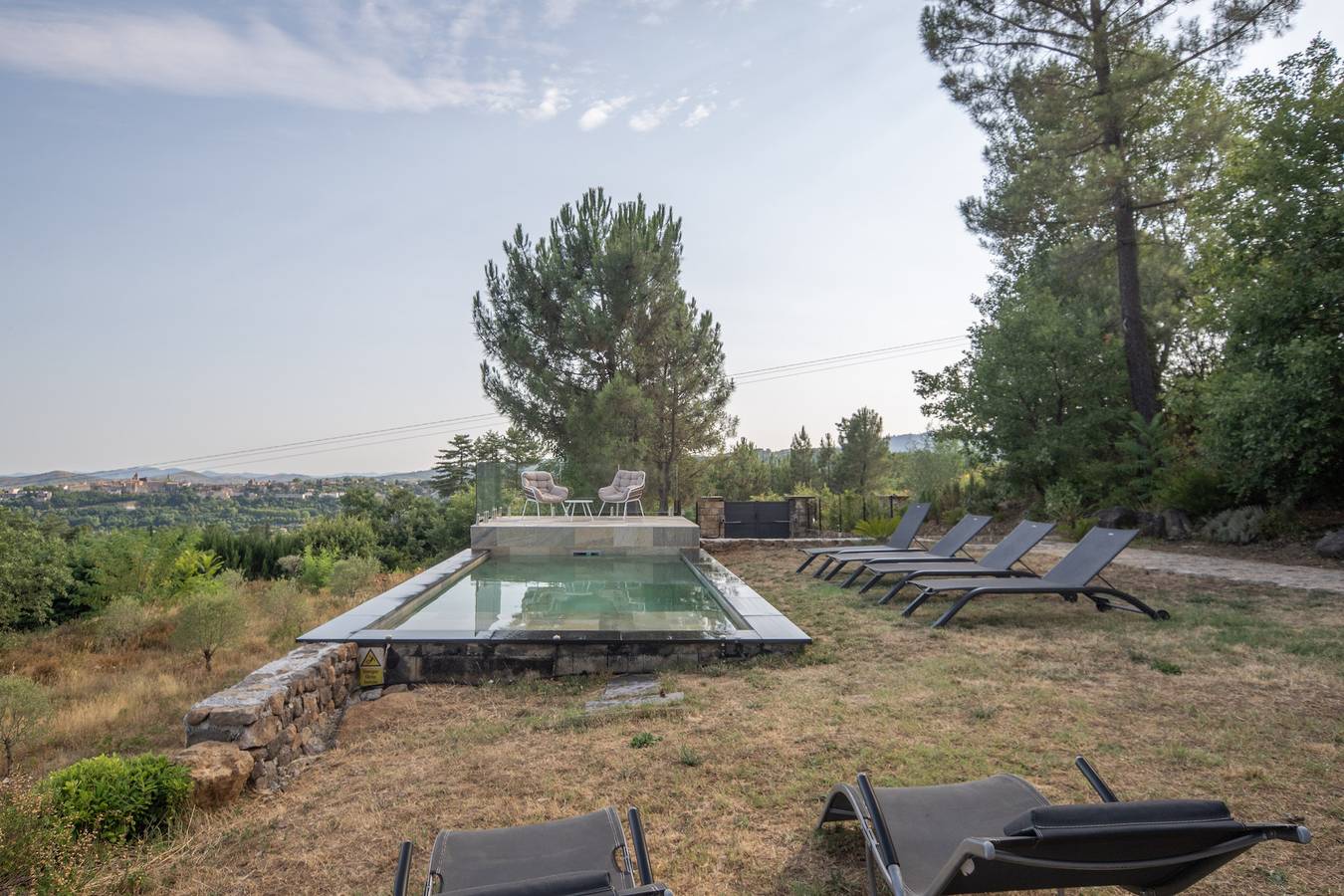 Villa 'Maison Contemporaine Céleste' met Uitzicht op de Bergen, Privézwembad en Wifi in Ucel, Parc naturel régional des Monts d'Ardèche