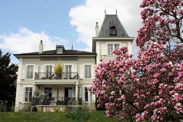 Hôtel pour 22 personnes, avec Terrasse et Jardin ainsi que Vue et Vue sur le lac à Morges