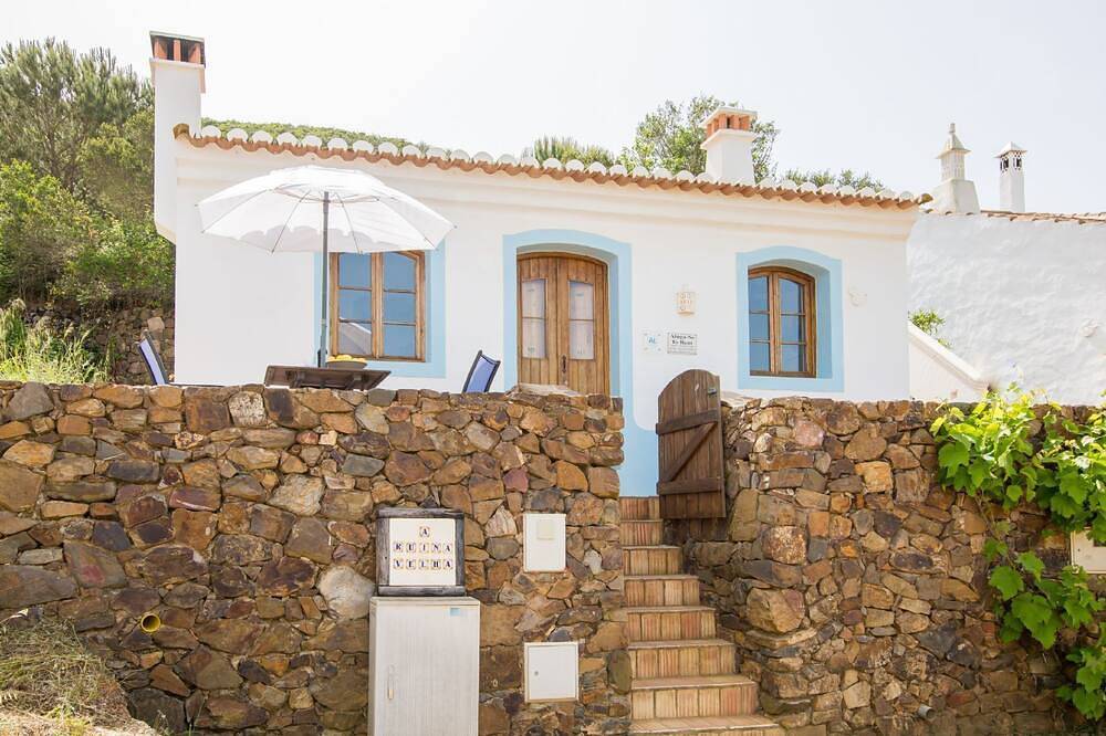 A Ruina Velha - sleeps up to 2 in Bordeira, Faro Distrikt