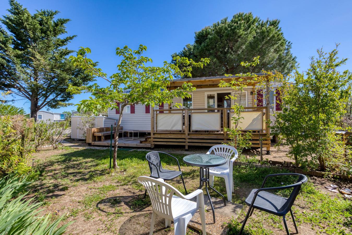 Mobile Home 'Le 370' with Shared Pool, Private Terrace and Private Garden Lattes in Lattes, Mediterranean Coast (France)