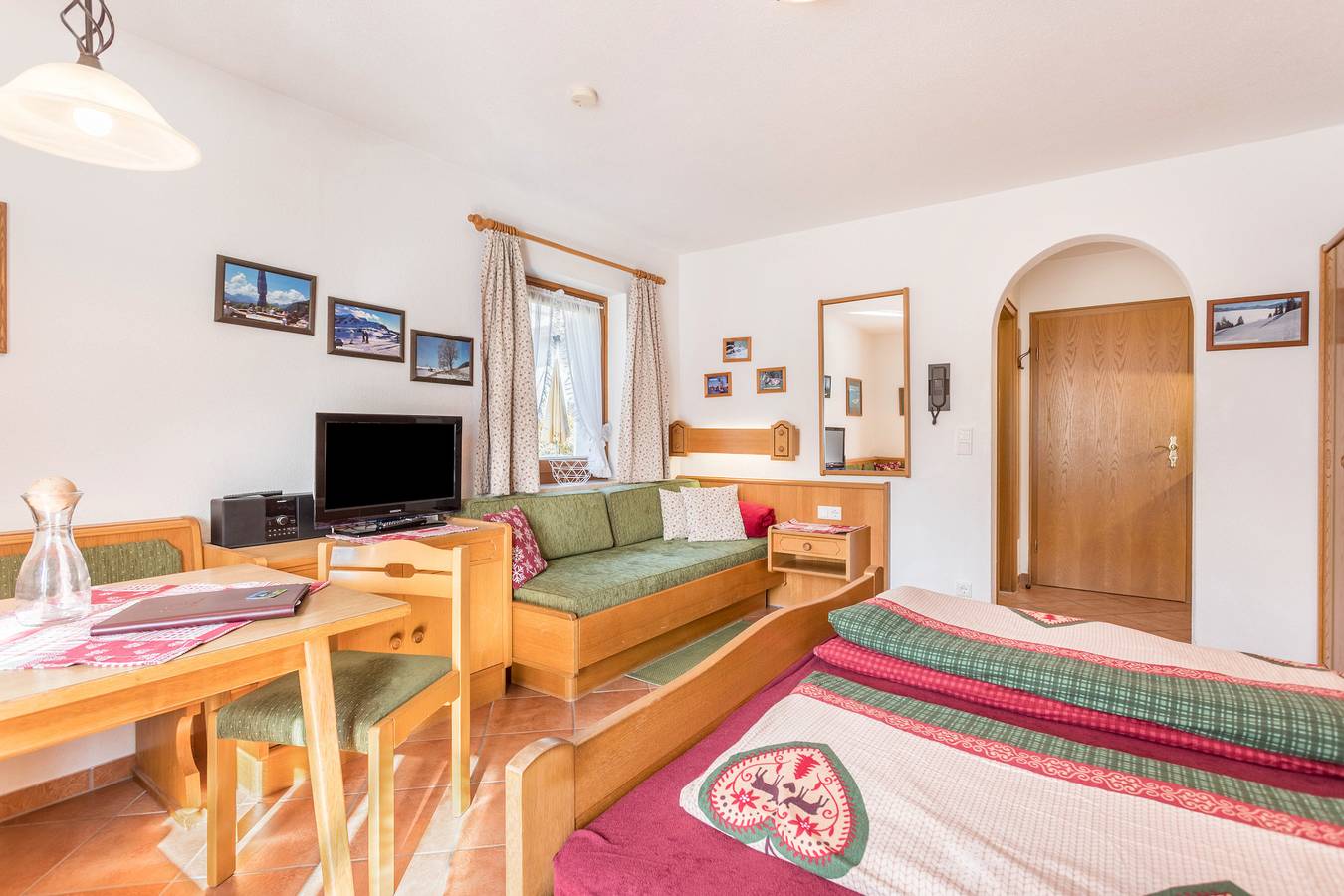 Ganzes Studio, Einzimmerapartment "Blindau" mit Bergblick, privater Terrasse und Wlan in Reit im Winkl, Bayerische Alpen