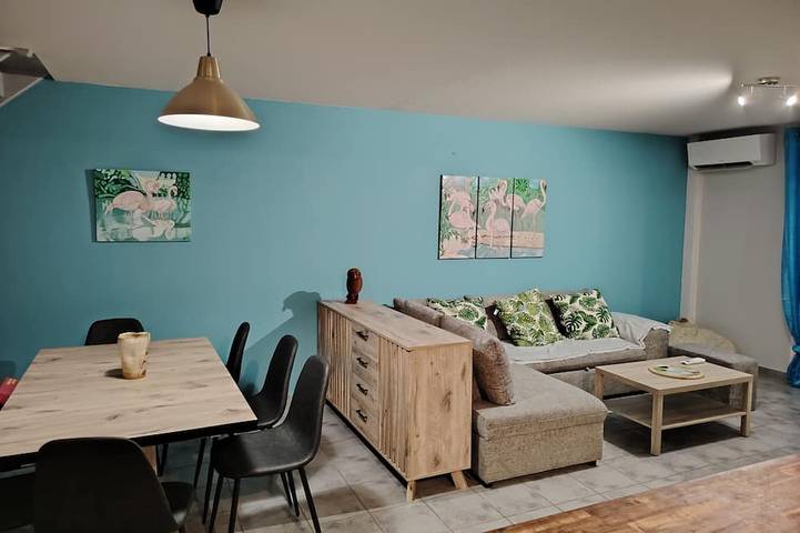 Family home for couple and 2 children in Fabrègues, Costa mediterránea (Francia)