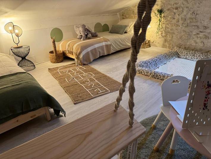 Location de vacances pour 4 personnes, avec vue et jardin à Naujan-et-Postiac