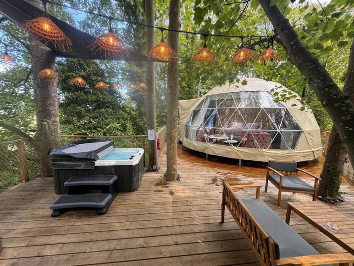 Chalet pour 2 personnes, avec Terrasse ainsi que Jacuzzi et Jardin