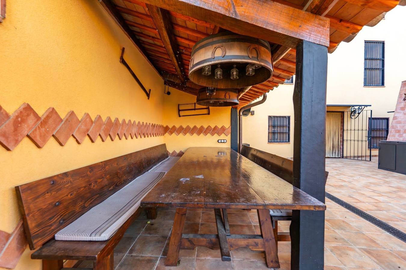 Vakantiehuis 'Masia Can Divi' met uitzicht op de bergen, Wi-Fi en airconditioning in L'Ametlla del Vallès, Barcelona binnenland