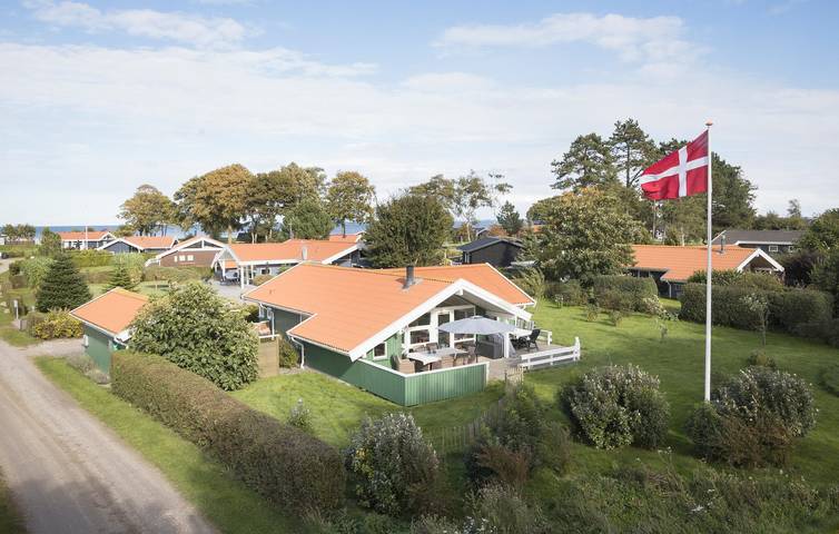 Ferieudlejning for 6 personer, med have og jacuzzi såvel som sauna og terrasse i Otterup