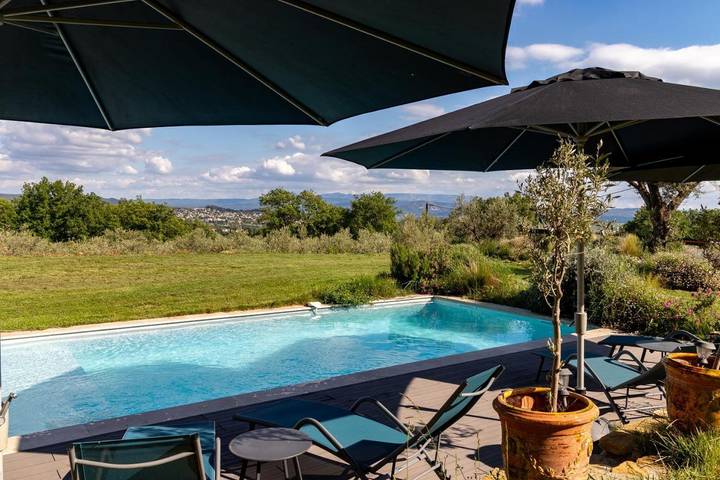 Gîte pour 2 personnes, avec jardin ainsi que piscine et vue, animaux acceptés à Pertuis - 2