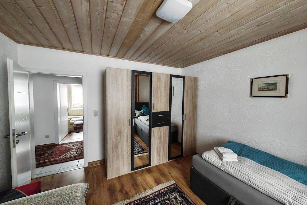 Ganze Wohnung, E1 - Kompakte 70 qm Wohnung in Grafenwöhr, Naturpark Nördlicher Oberpfälzer Wald