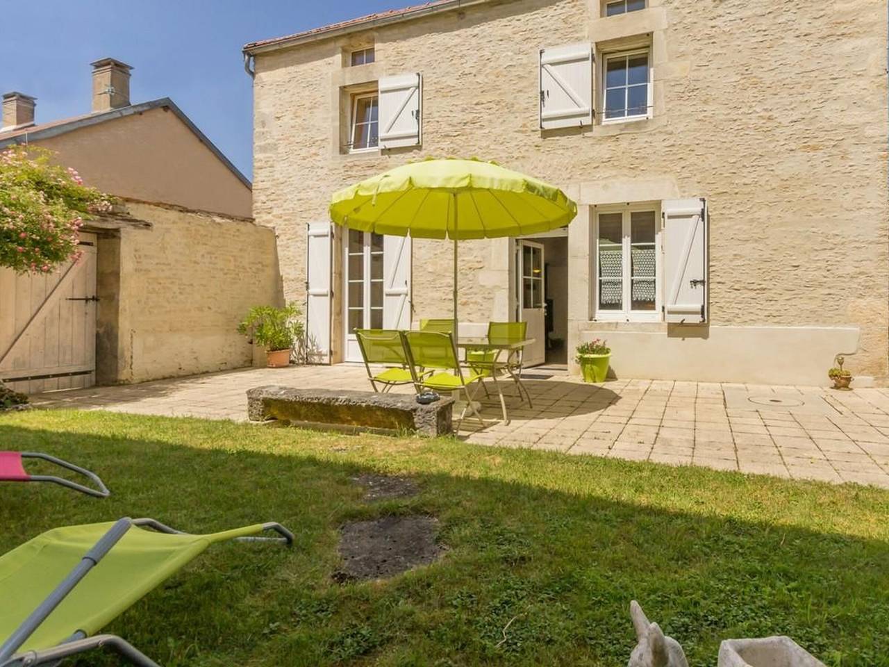 Casas rurales renovadas en Chaignay: encanto de piedra y madera, jardín, cerca de Dijon in Chaignay, Región de Dijon