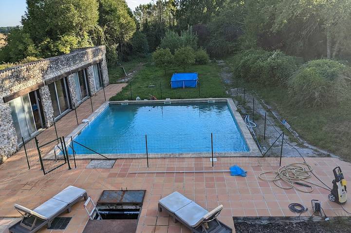 Gîte pour 25 personnes, avec jardin et balcon, animaux acceptés à Les Essarts-lès-Sézanne
