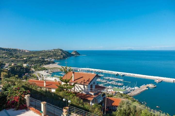 Villa per 4 persone, con giardino e terrazza nonché idromassaggio, con animali domestici a Capo d'Orlando