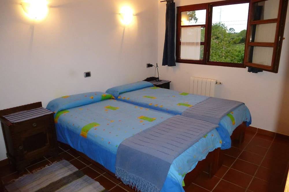 Appartement entier, Apartment in Asturian country house, close to beach in Ribadesella, Côte Cantabrique