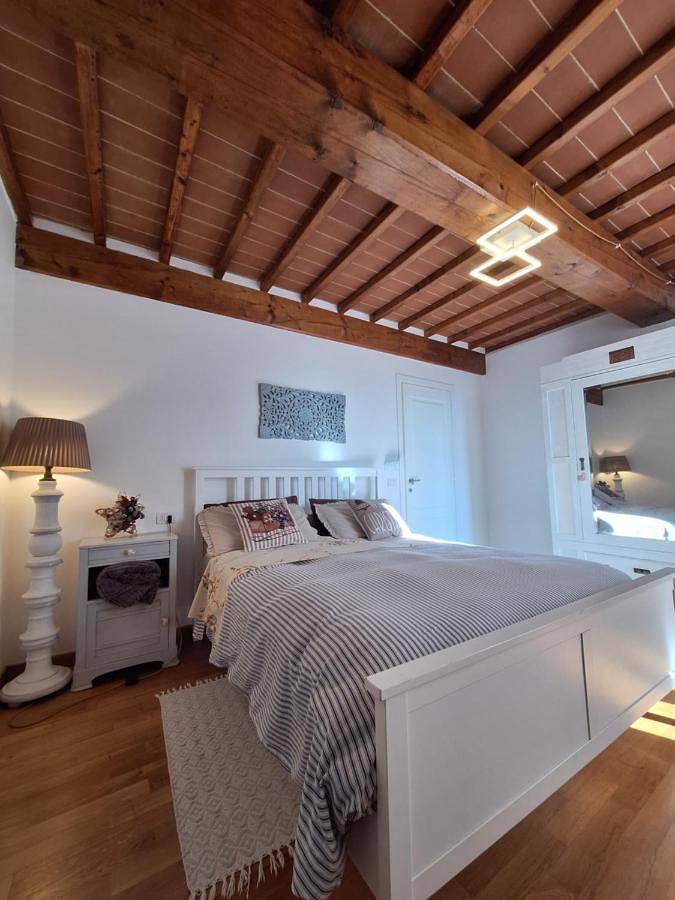 Appartamento per 4 persone, con Balcone e Terrazza nonché Giardino e Panorama a Campi Bisenzio