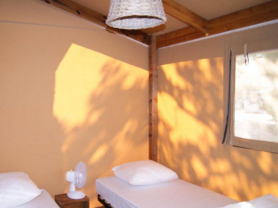 Camping Le Beau Vezé - Albergue 8 personas - Lodge Cotton 32m2 6/8 P (3 dormitorios) in Carqueiranne, Region de Toulon