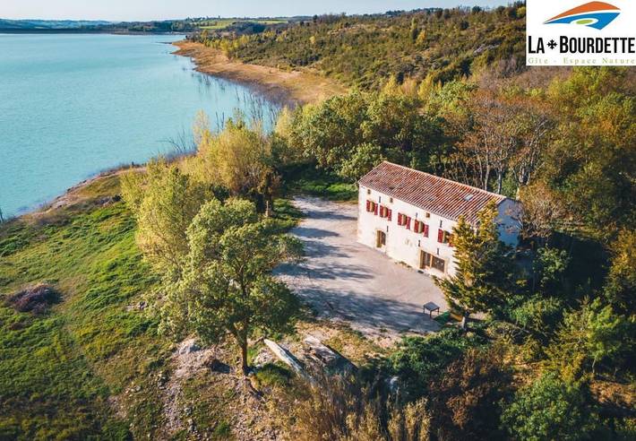 Gîte pour 15 personnes, avec jardin à Belflou