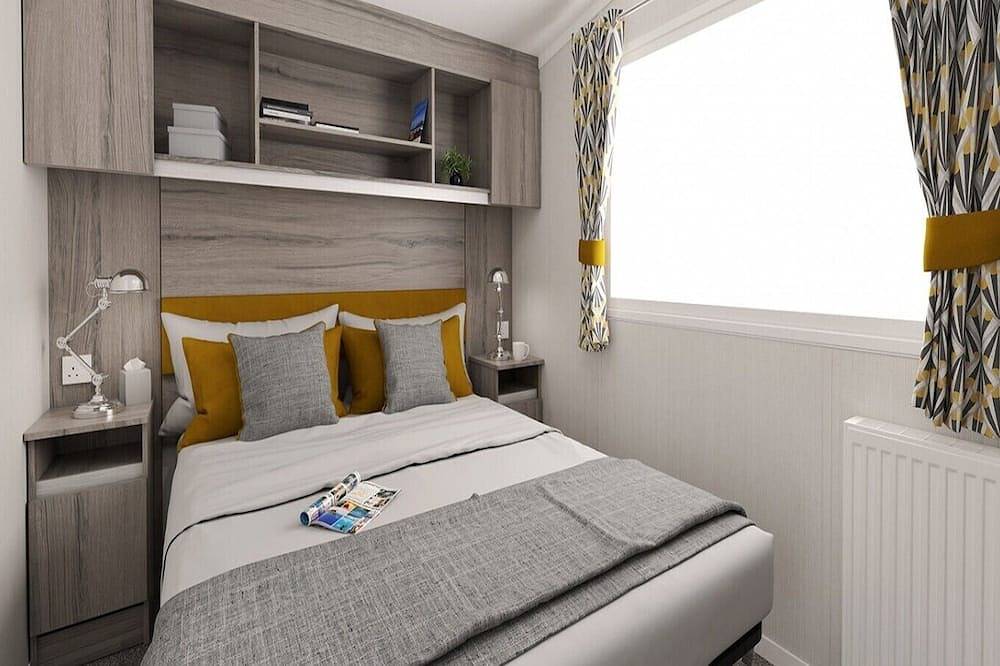 Superior Caravan situated on peaceful location with outside decking in Edinburgh and Lothian