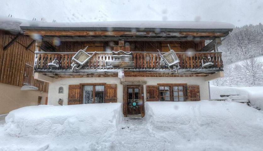 Gîte pour 5 personnes, avec terrasse et vue à La Côte-d'Arbroz
