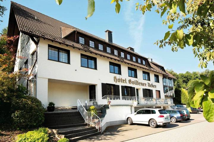 Hotel für 3 Personen, mit Terrasse und Garten sowie Sauna und Ausblick in Morsbach