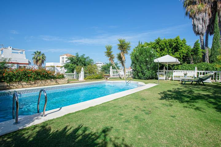 Chalet para 8 personas, con terraza y piscina en Sanlúcar de Barrameda