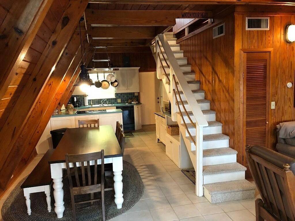 Kleiner A-Rahmen, große Veranda, Lake Hamilton in Ouachita National Forest