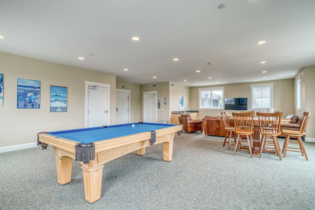 Ganze Wohnung, Ocean-Front 4th Fl Condo has Hot Tub, 2 King Beds and Resort Amenities! in Oceanlake, Lincoln City