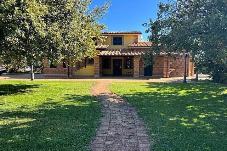 Villa zur exklusiven Nutzung, Bahnhof für Verbindungen nach Rom und Pompeji in Genzano di Roma, Rom Provinz