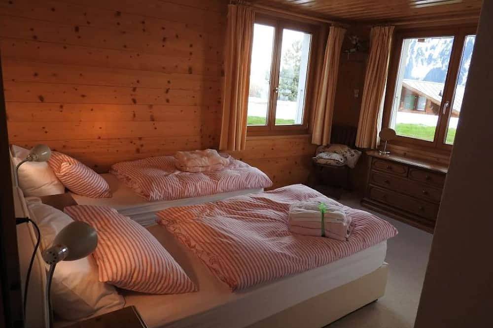 Spacious and cosy chalet, close to the main ski lift and resort centre in Leysin, Alpes Vaudoises