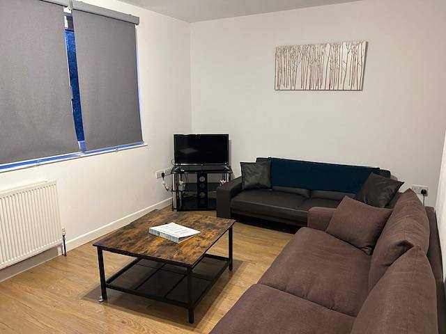Large Shoreditch, Hoxton 3-Bed Garden Flat in Hackney, London